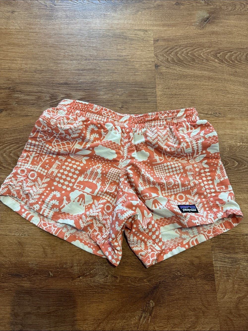 Patagonia Girls Coral and Cream Patterned Baggies